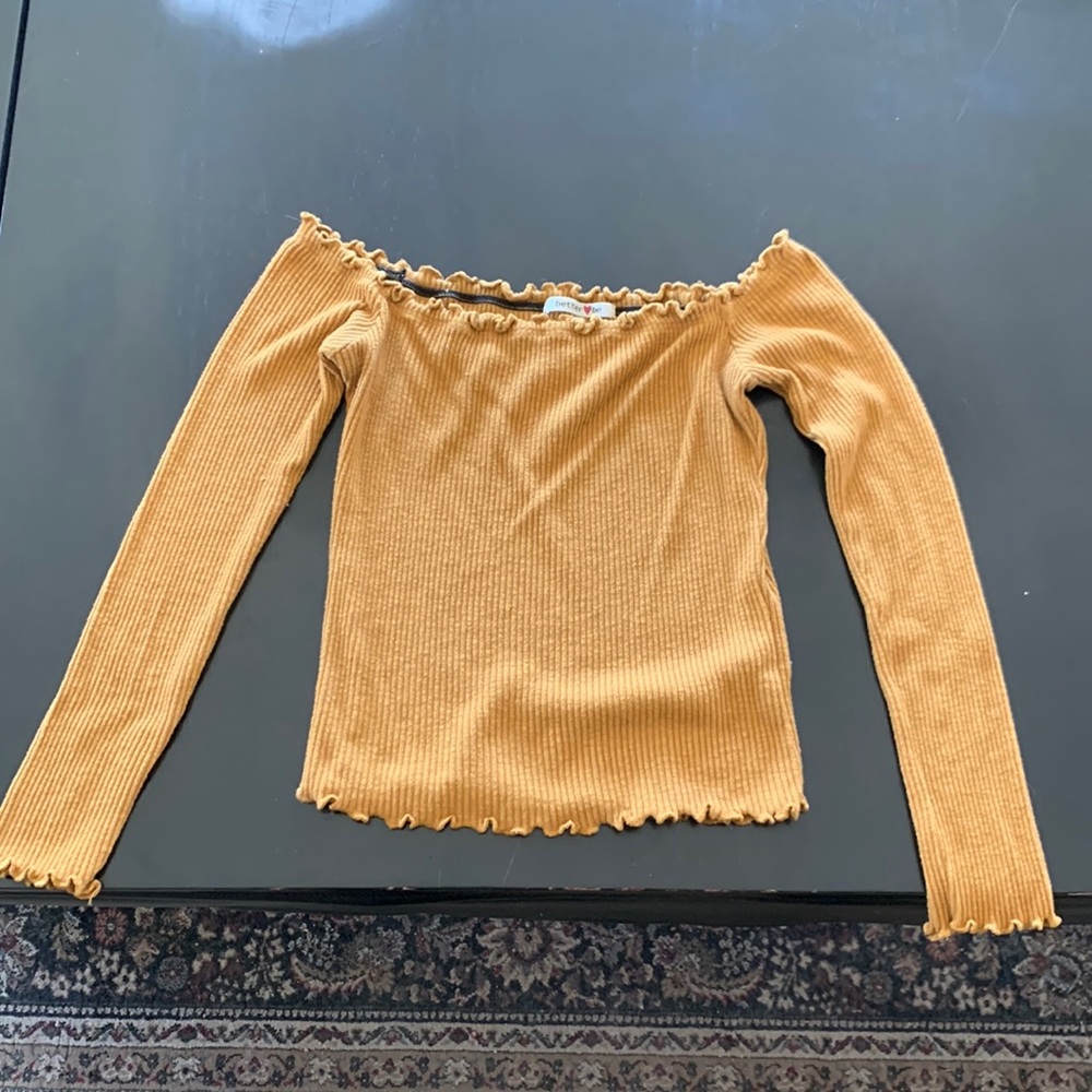 Off the shoulders long sleeve shirt, size Medium